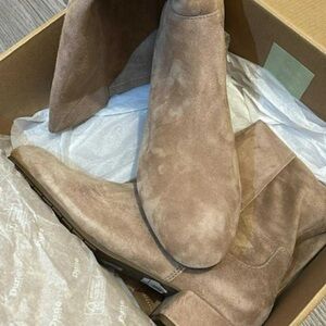 Chic Suede Ankle Boots - Tan